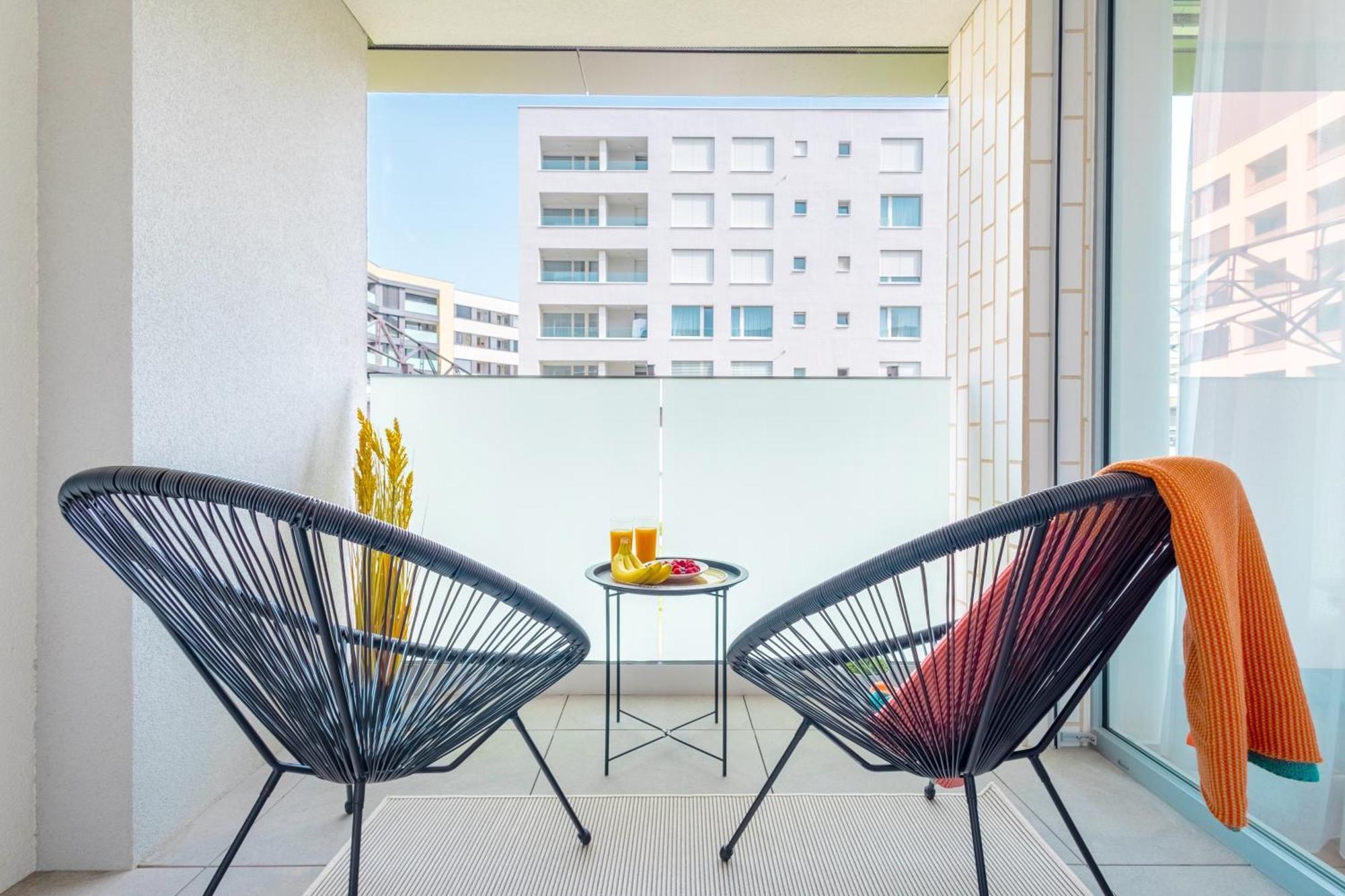 Yellow Apartment - Balcony, Free Parking, By Gravity פראג מראה חיצוני תמונה