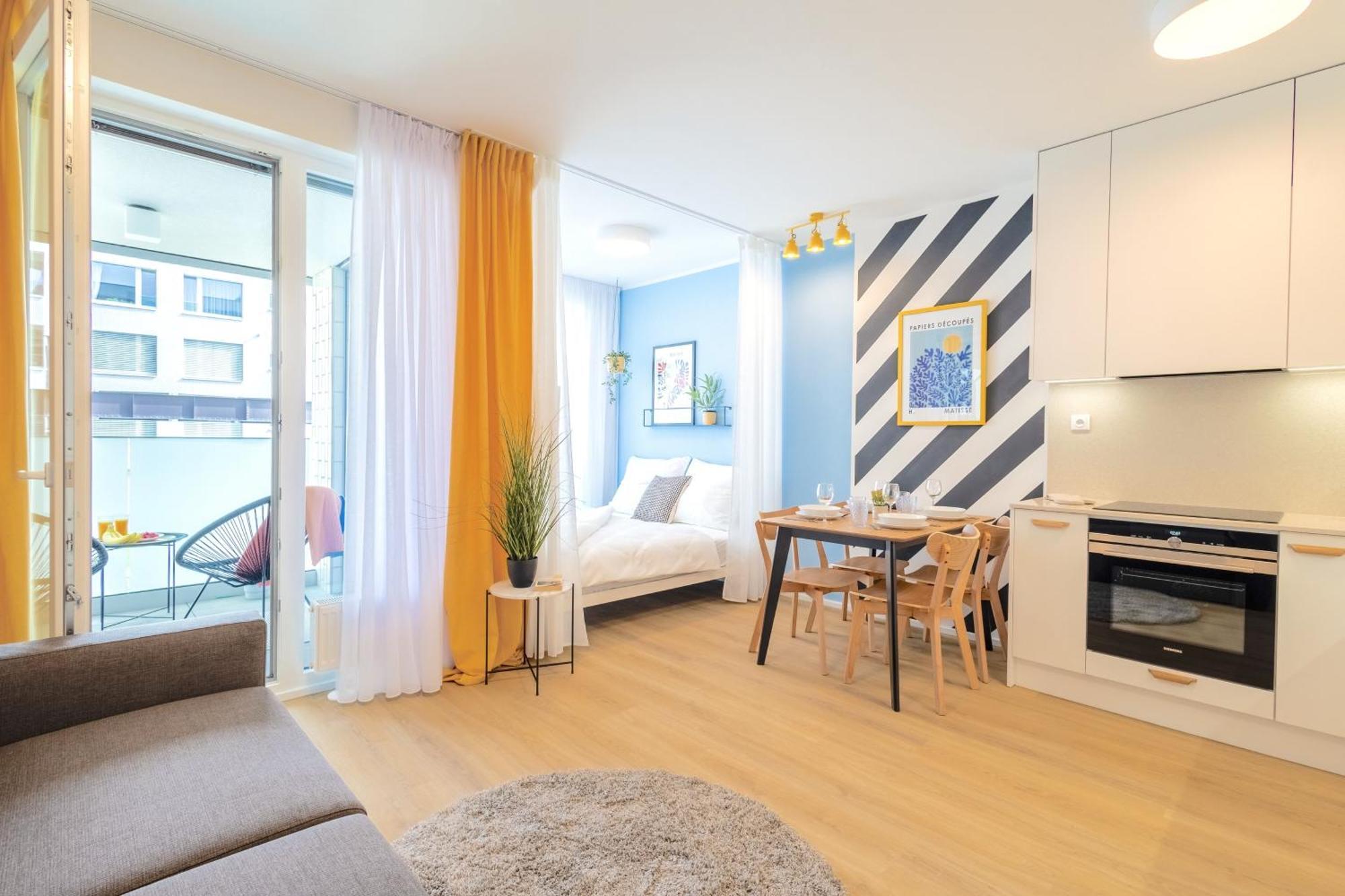 Yellow Apartment - Balcony, Free Parking, By Gravity פראג מראה חיצוני תמונה