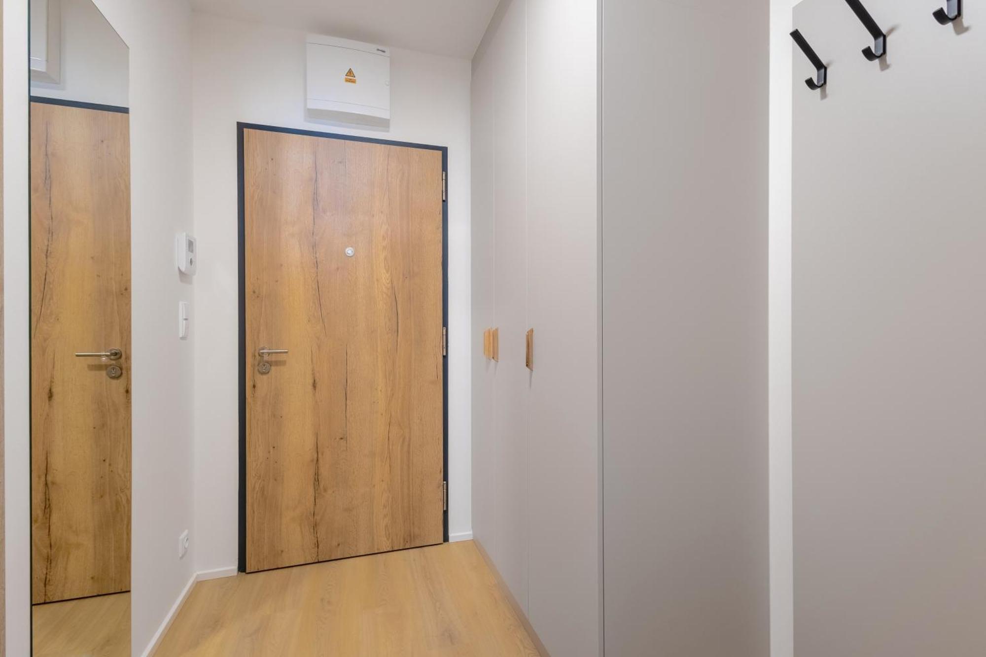 Yellow Apartment - Balcony, Free Parking, By Gravity פראג מראה חיצוני תמונה