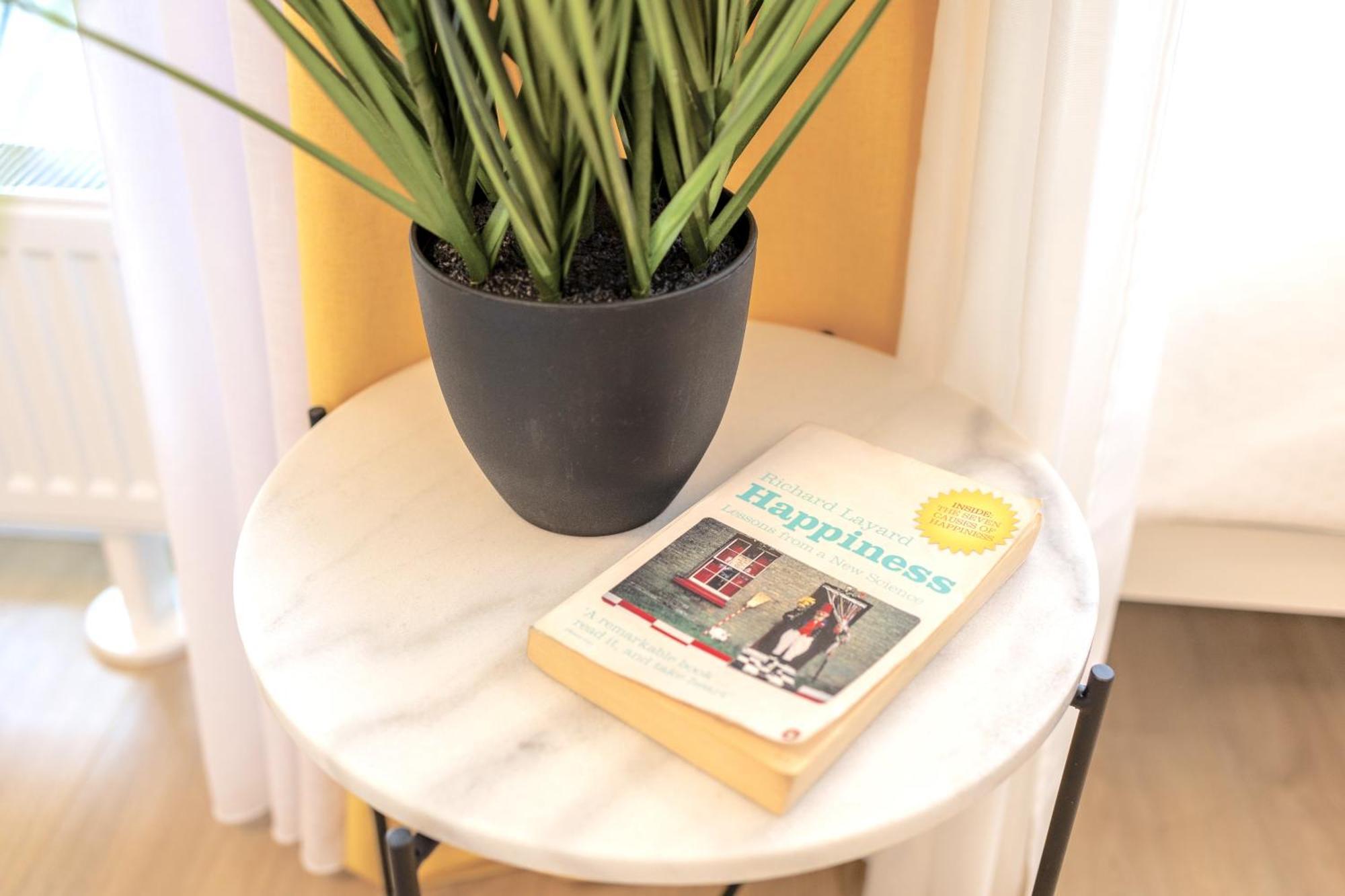 Yellow Apartment - Balcony, Free Parking, By Gravity פראג מראה חיצוני תמונה