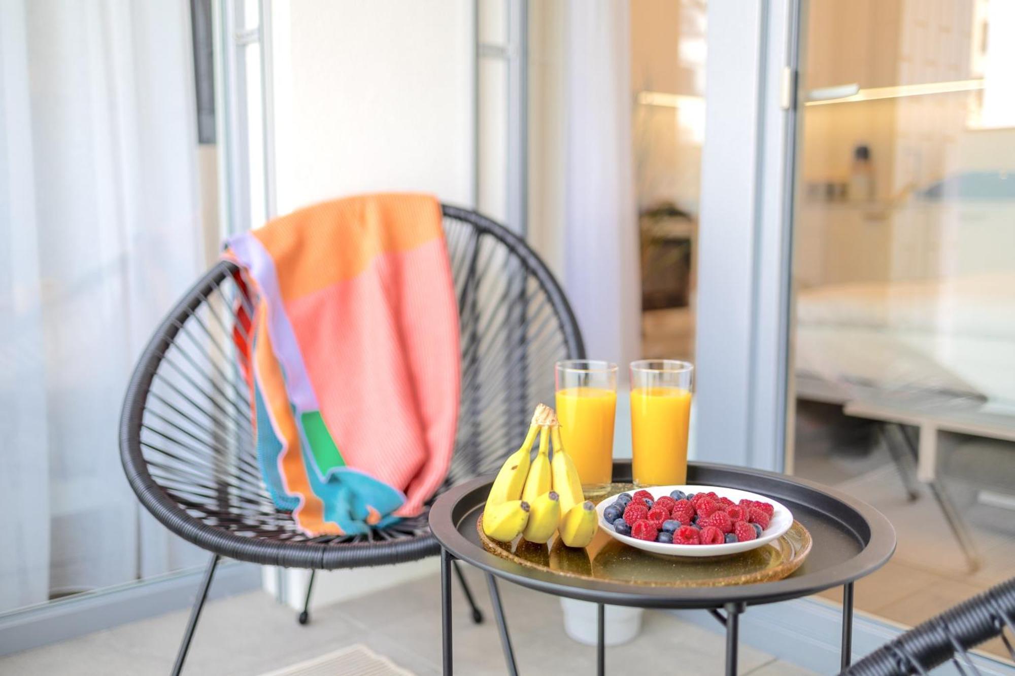 Yellow Apartment - Balcony, Free Parking, By Gravity פראג מראה חיצוני תמונה