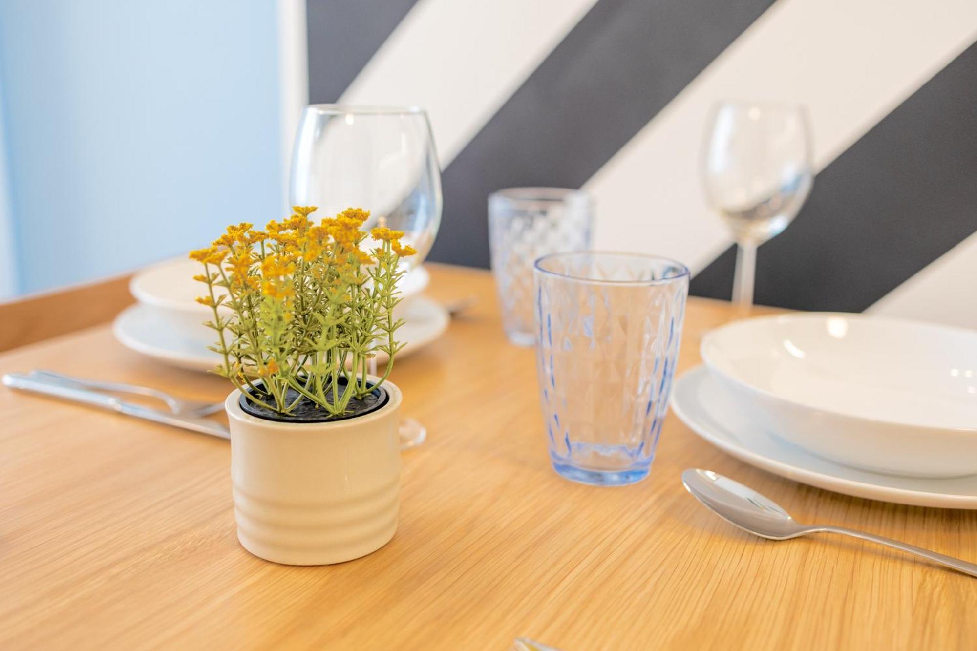Yellow Apartment - Balcony, Free Parking, By Gravity פראג מראה חיצוני תמונה