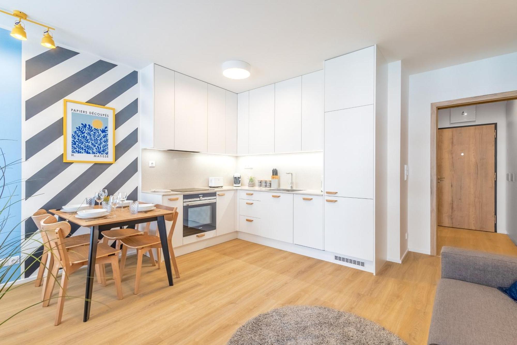 Yellow Apartment - Balcony, Free Parking, By Gravity פראג מראה חיצוני תמונה