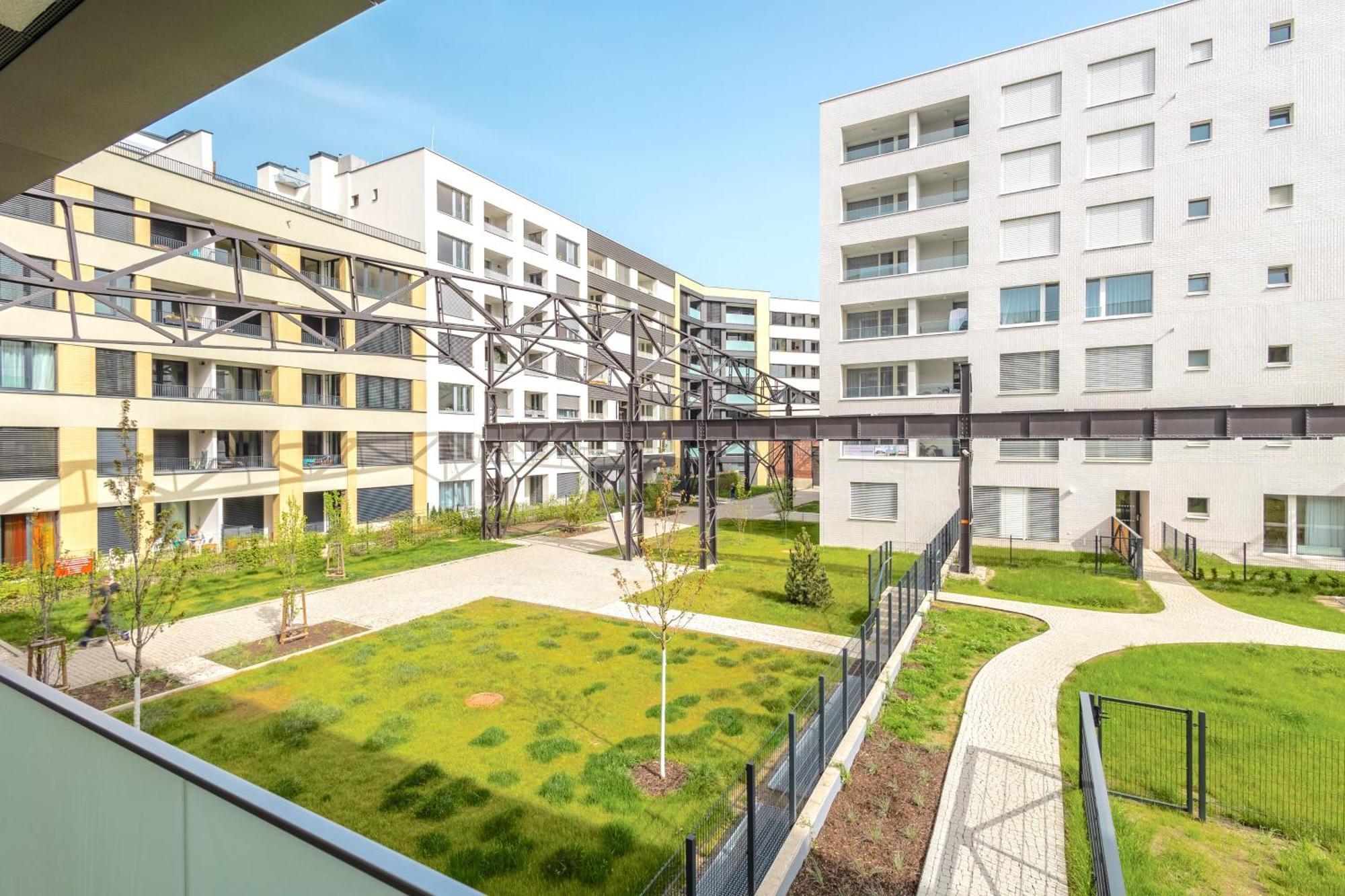 Yellow Apartment - Balcony, Free Parking, By Gravity פראג מראה חיצוני תמונה