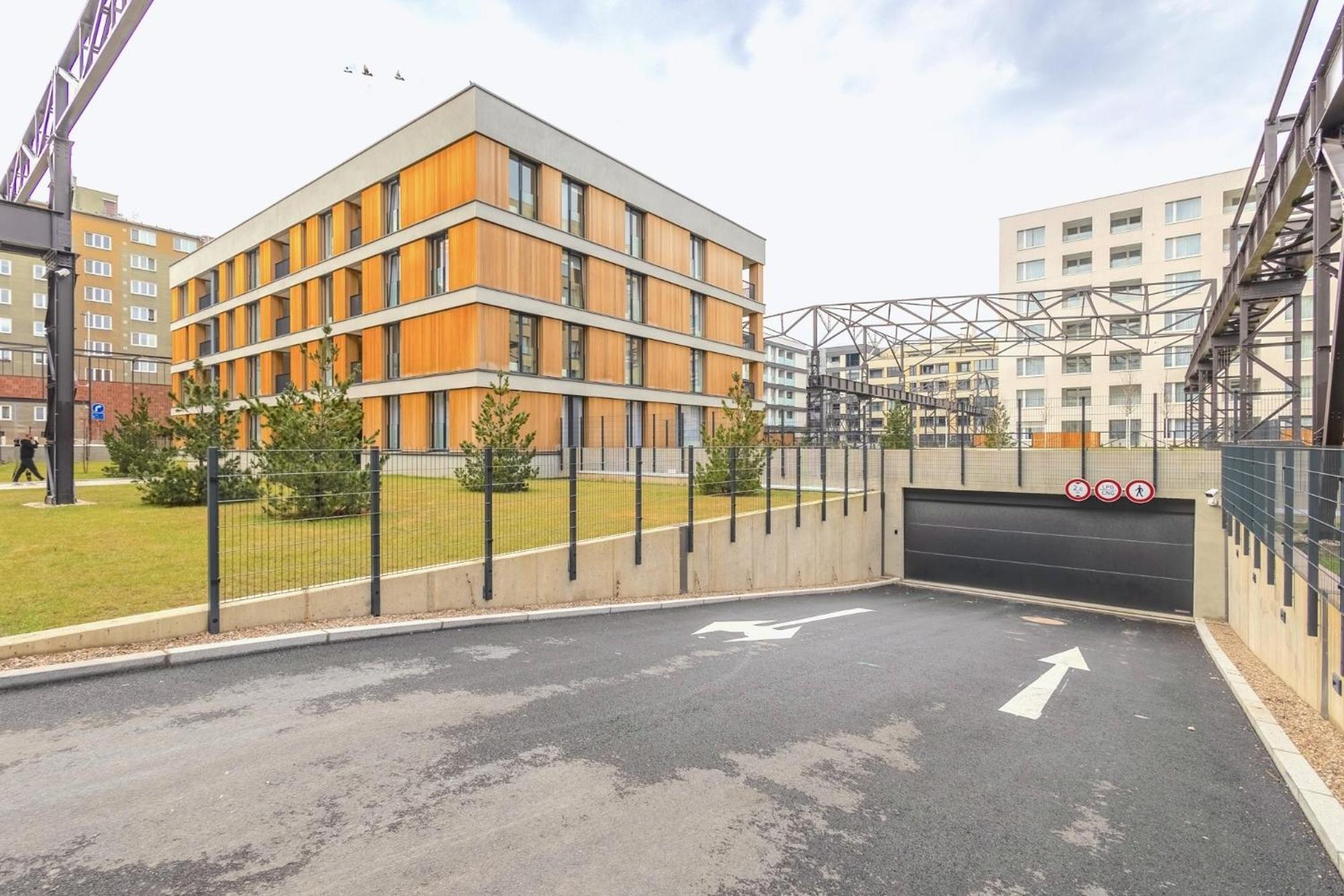 Yellow Apartment - Balcony, Free Parking, By Gravity פראג מראה חיצוני תמונה