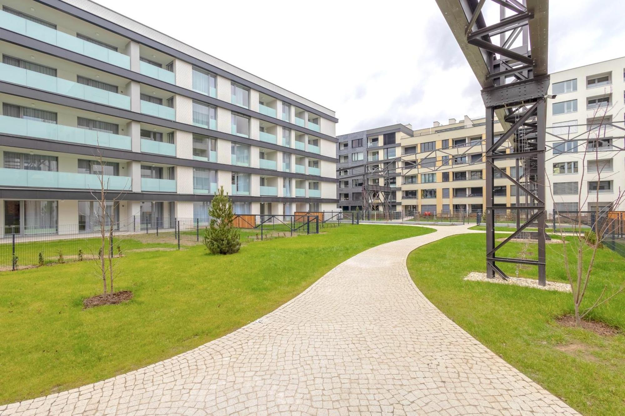 Yellow Apartment - Balcony, Free Parking, By Gravity פראג מראה חיצוני תמונה